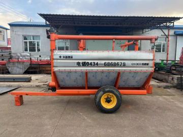 Agricultural fertilizer adding machine