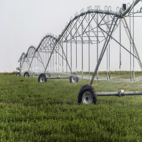 Spray wheel center pivot irrigator Aquaspin