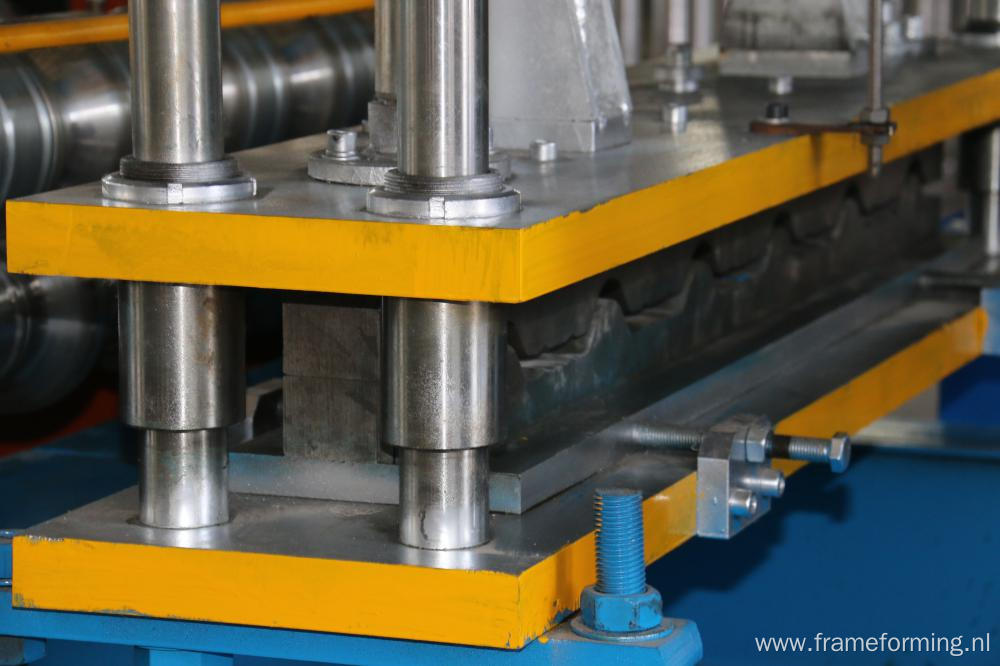 Metal galvanized glazed tile cold roll forming machine