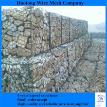 Gabion boxes/wire cage rock wall