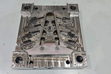Precision B-Plate Mould