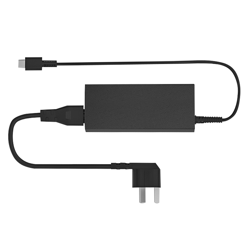 45 واط USB-C Super Fast PD Charger على سطح المكتب