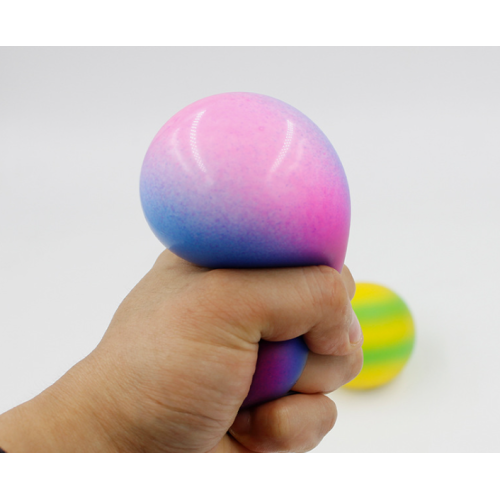 Lustige weiche Squeeze -Spielzeug neuer Regenbogenball