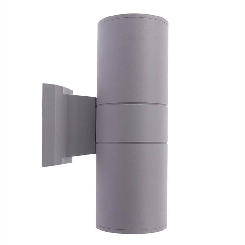 Glare-free outdoor wall light