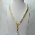 Kalung Mutiara dengan Gold Pendant