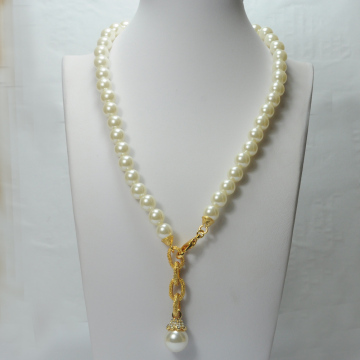 Pearl Necklace with Gold Pendant