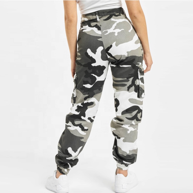 Nouvelle personnalisation de la salopette des femmes de camouflage