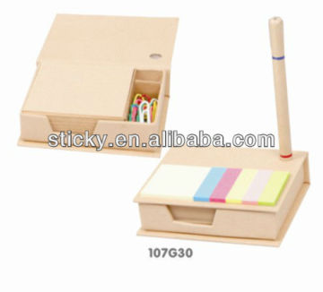 Memo paper in recycled paper box with sticky note on cover