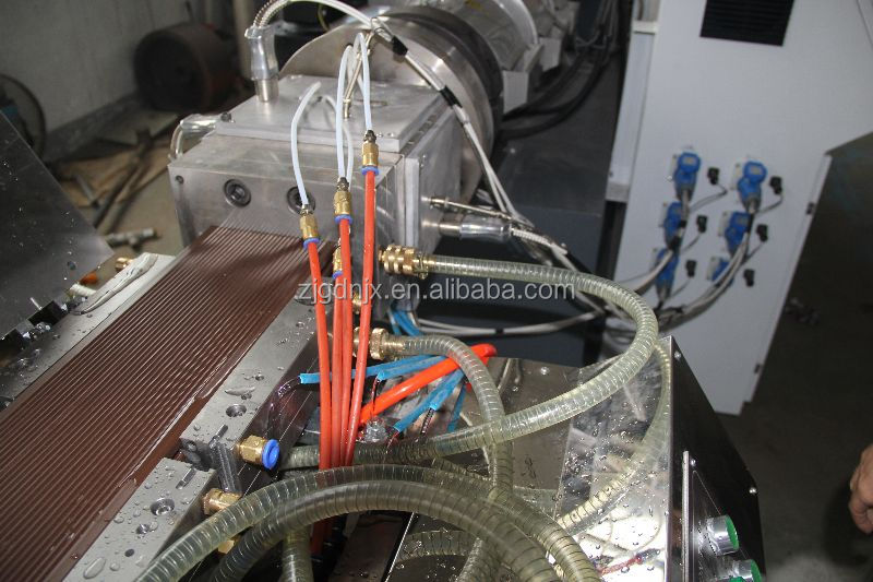 Plastic Wood Sawdust board making machine/WPC PVC door production line