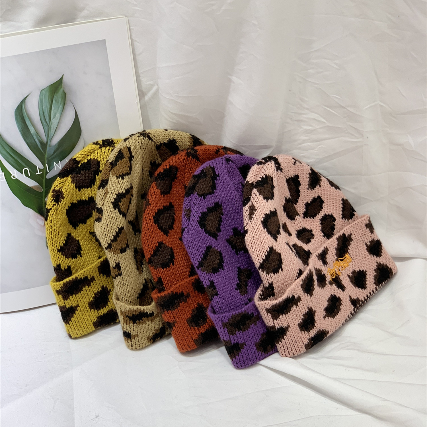 Leopard embroidered knitted hats for boys and girls (1)