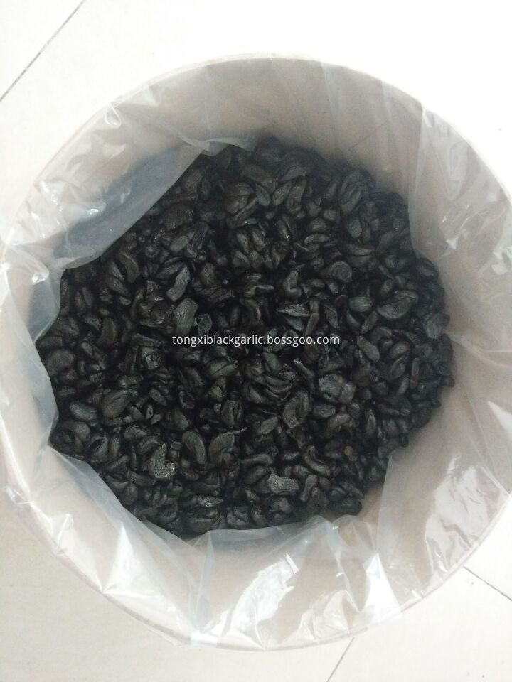 Mono bulb peeled black garlic