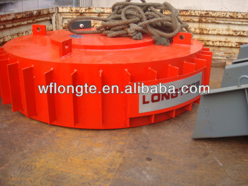 Suspended electro magnetic separator for tramp iron removal
