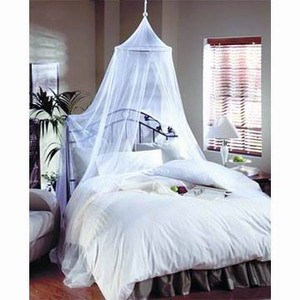 queen size bed haning mosquito net