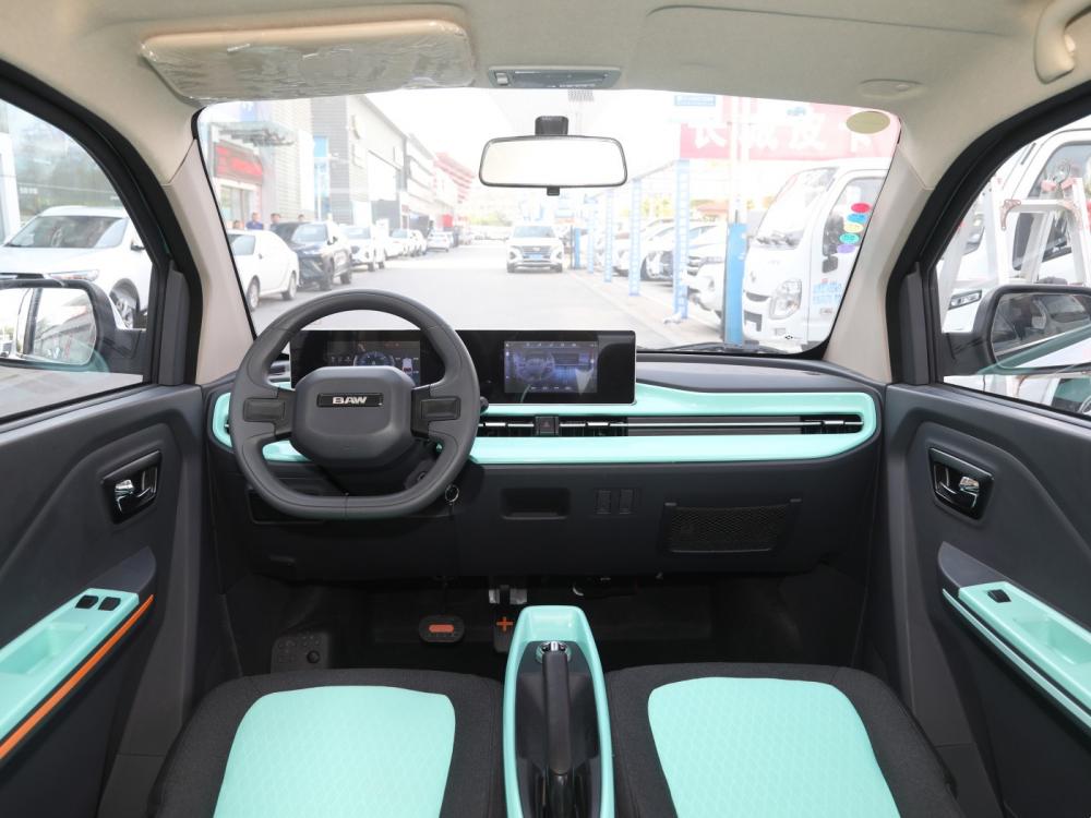 الطراز الذكي الصيني الجديد EV وسيارة كهربائية صغيرة متعددة الألوان