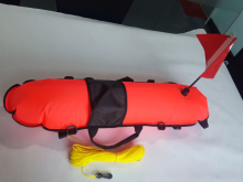 Inflatable buoy for spearguns carry