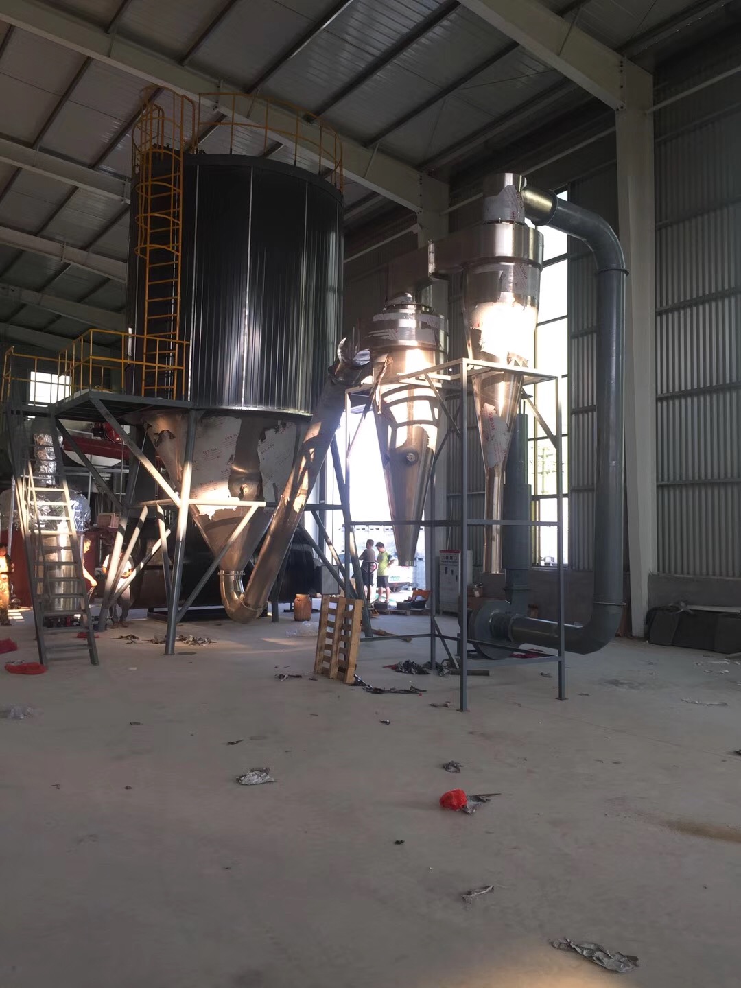 Industrial spray dryer