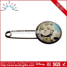 crochet resin cameo brooches