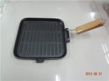 Kitchen Pan with Foldable Handle