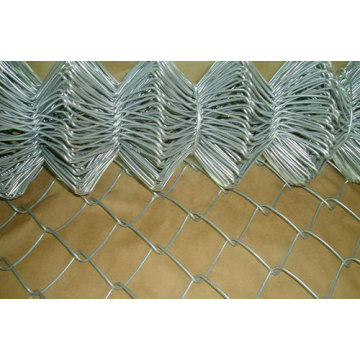 PVC Coated Diamond Shape Wire Mesh Sportsfield Chain Link Fence
