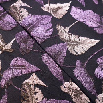 Tessuto elegante jacquard viola con piume di uccelli