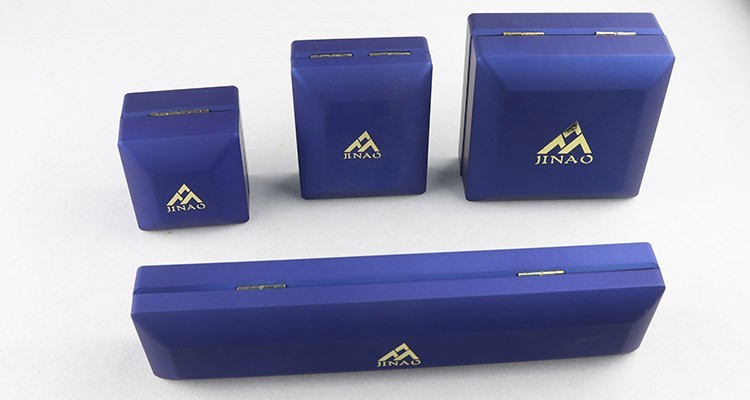Blaues LED-Licht-Schmuckkästchen-Set aus Kunststoff Blue Plastic LED Light Jewelry Box Set
