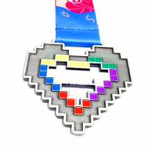 Médaille de pixels métalliques pour coeur personnalisé