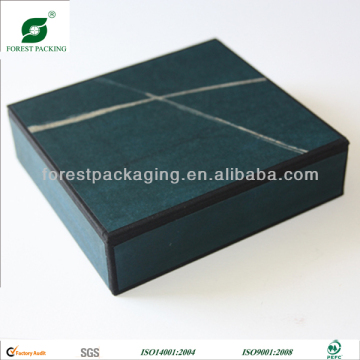 PACKAGING BOXES WITH HINGED LID