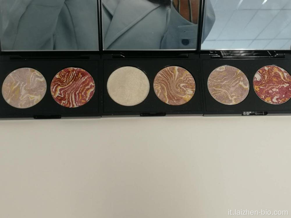 Le serie di tonalità opache e brillanti evidenziano il blush