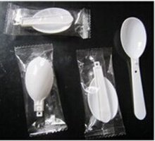 Automatic spoon packing machine