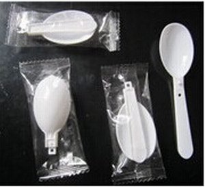 Automatic spoon packing machine