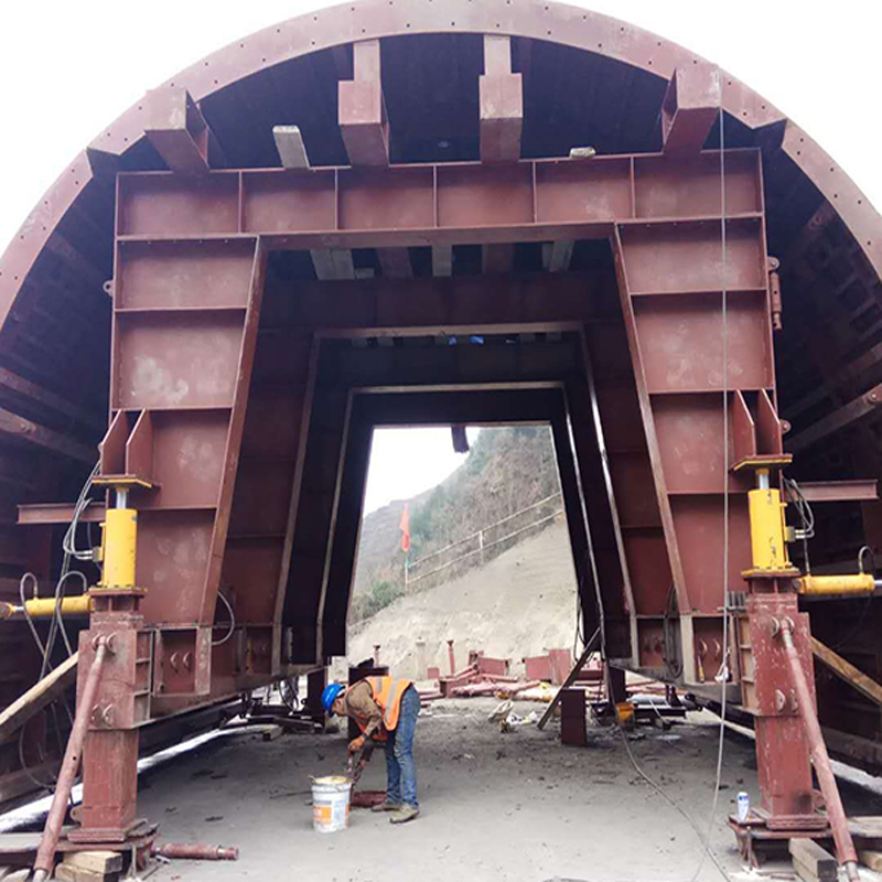 Carrello per rivestimento tunnel a campata lunga