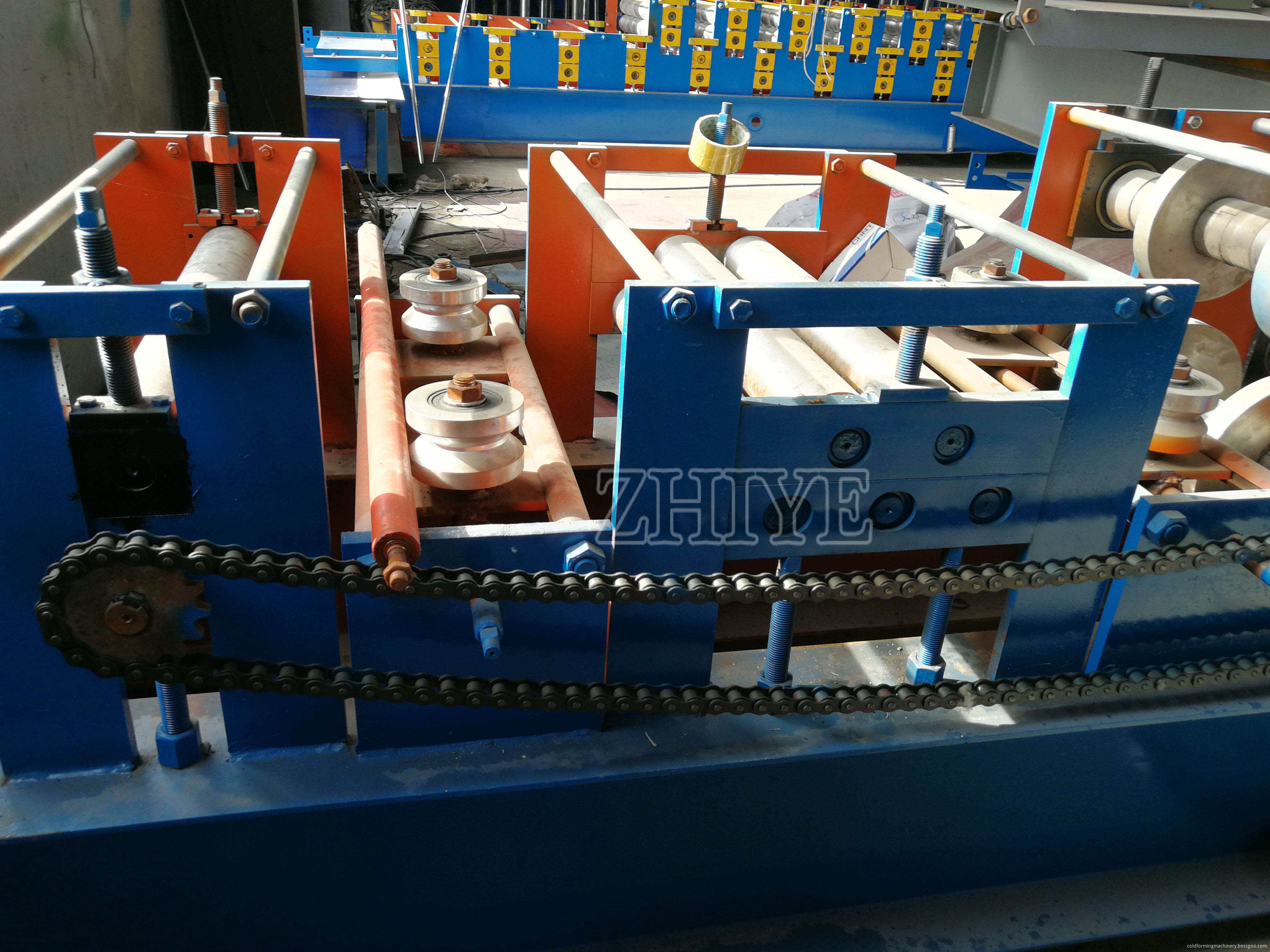 Z Shape steel roll forming machine