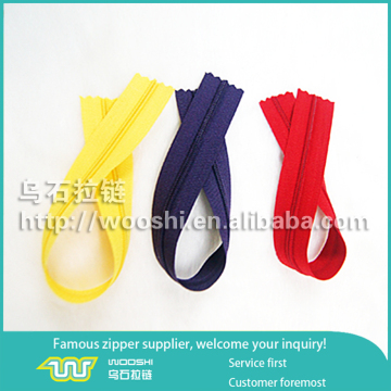 Rolls zipper factory machine made nylon zipper cheap coil zippers