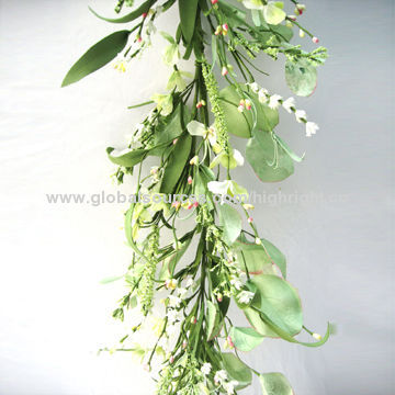 Artificial Flower Swag, 6" Cream Berry Garland