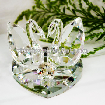 Colorful crystal pairs of swan models with heart base for wedding table centerpieces