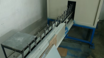 Automatic reciprocating spraying equipment