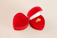Elegant Heart-Shaped Velvet Ring Paper Box