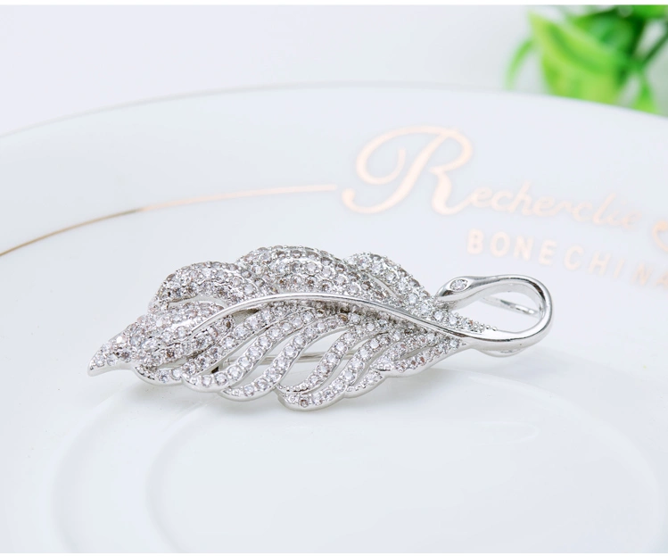 Fashion Beautiful Leaf Shape CZ Crystal Brass Brooch