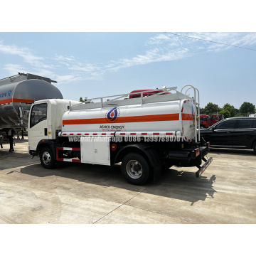 SINOTRUCK HOWO 6-wheel 5,000 litres Oil Delivery Truck