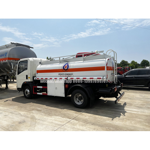 SINOTRUCK HOWO 6-wheel 5,000 litres Oil Delivery Truck