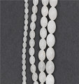 حبات الكريستال الطبيعي حبة كريستال الكوارتز اليشم الأبيض الأحجار الكريمة لصنع المجوهرات