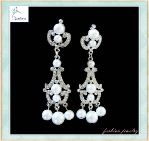 Charming earring for bride with pearl