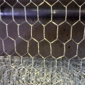 Clôture en treillis métallique hexagonal de cage de poulet pour le bétail