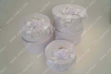 White Ribbon Hat Gift Box