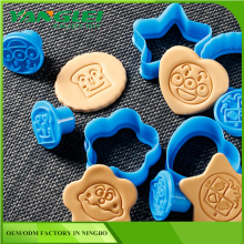 YL-153 3D Thomas cookie stamp