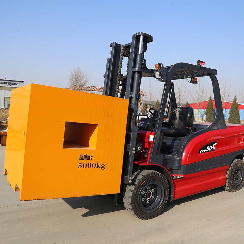 Truk forklift listrik alas beroda empat