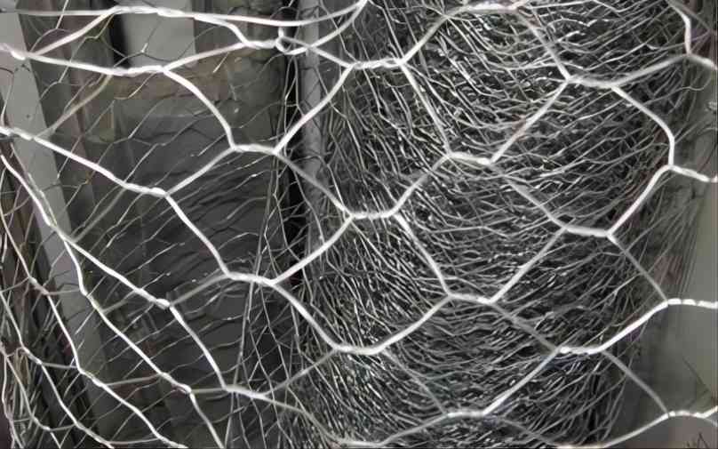 Hexagonal wire mesh chicken coops