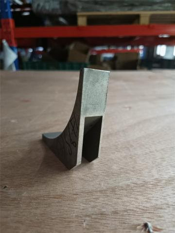 Triangular fixed block