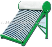 Compact heat pipe solar energy water heater