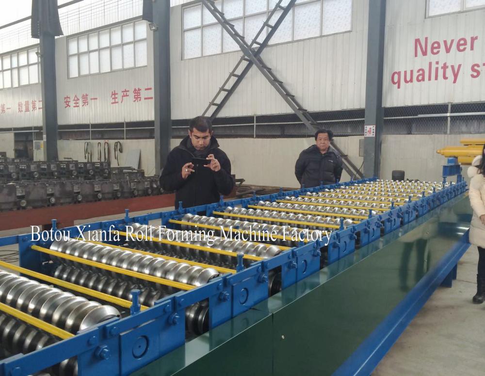Colored Roof Sheet Tile Rolls Forming Machine